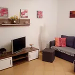 Apartament Tosia Miesci Sie W Poblizu Plazy Zachodniej 450 M. Do Dyspozycji Jest Tez Maly Ogrodek Z Miejscem Na Wypicie Porannej Kawy. Na Osiedlu Sasiadujacym Ze Sklepem Netto Oraz Zabka, Znajduje Sie Plac Zabaw Dla Dzieci Oraz Boisko Do Gry W Pilke.
