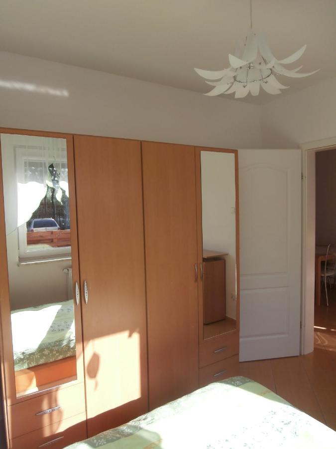 Apartment Tosia Miesci Sie W Poblizu Plazy Zachodniej 450 M. Do Dyspozycji Jest Tez Maly Ogrodek Z Miejscem Na Wypicie Porannej Kawy. Na Osiedlu Sasiadujacym Ze Sklepem Netto Oraz Zabka, Znajduje Sie Plac Zabaw Dla Dzieci Oraz Boisko Do Gry W Pilke. *