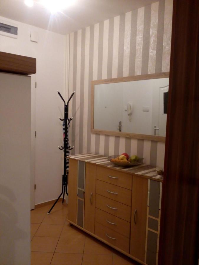 Apartment Tosia Miesci Sie W Poblizu Plazy Zachodniej 450 M. Do Dyspozycji Jest Tez Maly Ogrodek Z Miejscem Na Wypicie Porannej Kawy. Na Osiedlu Sasiadujacym Ze Sklepem Netto Oraz Zabka, Znajduje Sie Plac Zabaw Dla Dzieci Oraz Boisko Do Gry W Pilke. Kolberg